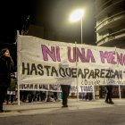 Varias mujeres se manifiestan este lunes durante una marcha en la Avenida 18 de Julio, en Montevideo (Uruguay).