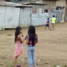 Imagen referencial de un grupo de niños que habita en una zona urbano marginal de una ciudad de Ecuador.