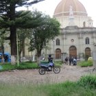 Situación. Debido a la obra de restauración pausada, el parque se ve abandonado y con trabajos a medias.