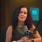Alondra Santiago causó polémica por realizar una parodia del Himno Nacional.