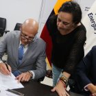 El viceministro de Minas, Diego Ocampo, suscribió junto a Sold Gold el contrato de explotación minera en Imbabura.