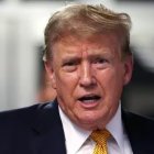 El ex presidente de Estados Unidos Donald Trump habla con la prensa el 21 de mayo de 2024.