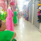 Escenario. Uno de los puntos más comerciales del cantón es la zona de las bahías, pero reportan caída de ventas. Algunos ya han cerrado sus puertas.