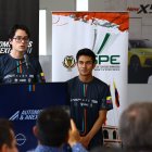 Paúl Zea (i) y Mauricio Noroña, estudiantes de la Espe que iniciaron la idea e irán a Silvertone, Reino Unido.