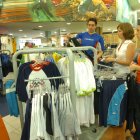 NAVIDAD SE TRADUCE EN COMERCIO¶MARATHON SPORT APUNTA A LA RENOVACION DE MERCADERIA. LA DEMANDA DE ROPA E IMPLEMENTOS DEPORTIVOS CRECE EN ESTA FECHA.