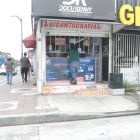 Protección. Todos los negocios que se levantan en la arteria, frente a la Universidad Guayaquil, están amurallados.