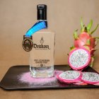 Bebida. El licor de pitahaya Drakon Triple Destilado de la empresa La Felipa Fruit & Wine, de Manabí, Ecuador.