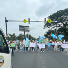 El tráfico se vio paralizado por los protestantes en vía a la costa
