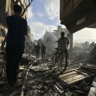 NUSEIRAT (GAZA), 08/06/2024.- Una zona destruida tras una operación militar israelí en el campo de refugiados de Nuseirat, en la zona central de la Franja de Gaza, este sábado, donde al menos 210 gazatíes murieron y más de 400 resultaron heridos bajo el intenso fuego israelí durante la operación de rescate de cuatro rehenes israelíes con vida. Los rehenes rescatados con vida son Noa Argamani, de 25 años, de Almog Meir Jan, de 21, Andrey Kozlov, de 27, y Shlomi Ziv, de 40, que fueron secuestrados por Hamás en el festival de música "Nova" el 7 de octubre EFE/STR