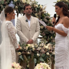 Nikki y su novia Ana durante la boda.