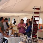 Artesanos mostraron sus productos en la feria Cumbayá Emprende ubicada en la Plaza Central