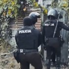 Momento en que la Policía rescataba al ciudadano.