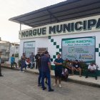 Familiares de las víctimas acudieron hasta la morgue para obtener respuestas