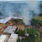 Los bomberos lograron controlar el fuego en la tarde