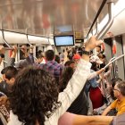 Una de las quejas de los usuarios es la falta de ventilación o aire acondicionado en los trenes.