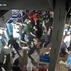 Captura de video del instante en el que la discusión terminó en golpes, según el video ya viralizado.