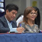 Lilia Yunda junto a su hermano, el exalcalde de Quito, Jorge Yunda.