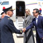 Político. En la campaña presidencial. Noboa dijo que una sola hora de vuelo cuesta lo mismo que el total de la carrera universitaria de un joven ecuatoriano.