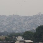 Este 12 de junio, Guayaquil ha empezado a registrar una caída leve de ceniza.