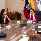 Encuentra. La ministra de Cultura (izquierda) junto con la prefecta del Guayas (derecha).