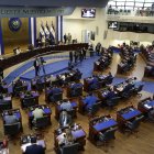 Diputados de la Asamblea Legislativa en sesión plenaria, en San Salvador.