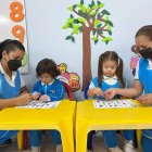 Los niños ingresan a estimulación temprana