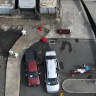 Personal del Servicio Nacional de Medicina Legal y Ciencias Forenses limpió hoy el sector donde los cadáveres reposaron al sacarlos del contenedor.