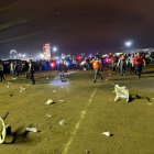 Varias sillas fueron destrozadas mientras la gente corría tras la alerta de un presunto explosivo.