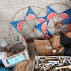 En Cuenca existen 47 familias agremiadas que se dedican desde hace varias generaciones al oficio tradicional de la pirotecnia artesanal.