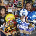 Los comerciantes del Puerto Principal se alistan para esta celebración.