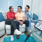 Crecimiento. Desde bodeguero hasta gerente, su familia ha sido un pilar.