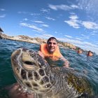 En Canoas de Punta Sal se puede nadar junto a tortugas.