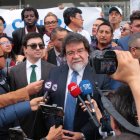 Patricio Espinosa, rector de la UCE, al salir de la audiencia en el Complejo Judicial Norte, en Quito.