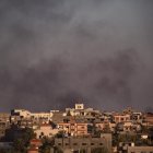 El humo se eleva después de un ataque aéreo israelí en Rafah, sur de la Franja de Gaza, en una imagen de archivo.