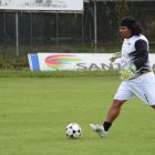 Chinto Espinoza participa en juegos amistosos junto a exintegrantes de la Tricolor.