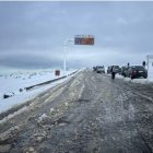 Tras la caída de nieve en la ruta Chimborazo-Guaranda se formó un congestionamiento vehicular.