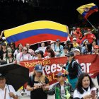 Maestros marchan para protestar por el proyecto de ley que busca reformar la educación este lunes, en Bogotá (Colombia).