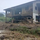 Una familia perdió todos sus enseres tras el deslizamiento de grandes proporciones que se registró tras la fuerte lluvia del pasado domingo.