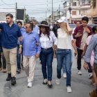 Actividad. Las concejales Montaño y Diab caminan junto con el alcalde de Guayaquil.