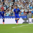 Lautaro Martínez (d), referente de la Argentina campeona del mundo.