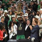 De 27 años y ganador también esta temporada del MVP de la final del Este, Jaylen Brown volvió a festejar.
