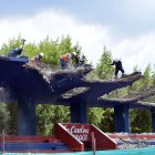 El trabajo de derrocamiento en la Tribuna de Los Shyris se lo realiza de forma manual.