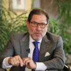 Carmigniani es jurista especializado en litigios comerciales.   Fue árbitro del Ciadi, miembro de la Corte Internacional de Arbitraje de la Cámara de Comercio Internacional y consultor del BID.