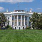 Fachada de la Casa Blanca, símbolo del poder político de los Estados Unidos.
