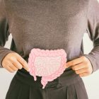 La microbiota intestinal no solo afecta la digestión, sino también tu estado de ánimo. Descubre cómo una alimentación adecuada puede ser fundamental para tu bienestar emocional.