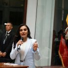 La vicepresidenta se encuentra bien, ejerciendo sus funciones, trabajando normalmente, según su abogado.