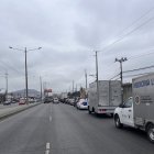 En camiones del Servicio de Medicina Legal y Ciencias Forenses fueron trasladados 33 cadáveres de la morgue de Guayaquil.