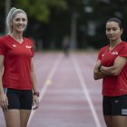 Neuza Back, de 39 años (i) y Edina Alves, de 44 años, son las referencias del arbitraje femenino brasileño.