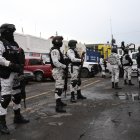 |
Control. Elementos de la Guardia Nacional resguardan las instalaciones de una gasera en Hidalgo (México).