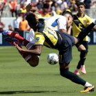 Nahuel Ferraresi (C) defensor de Venezuela y el ecuatoriano Kevin Rodríguez (i) durante el partido de Copa América 2024.